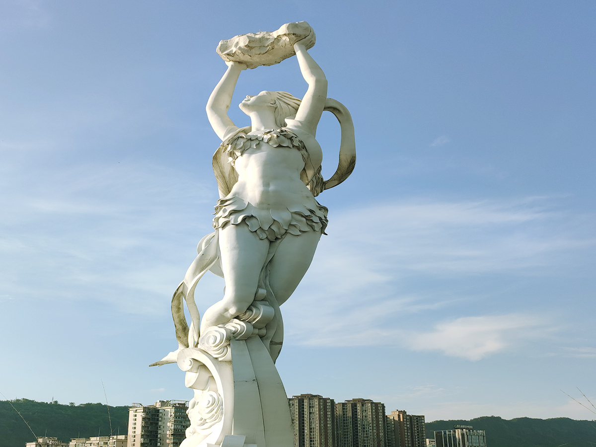 女?huà)z補(bǔ)天雕塑